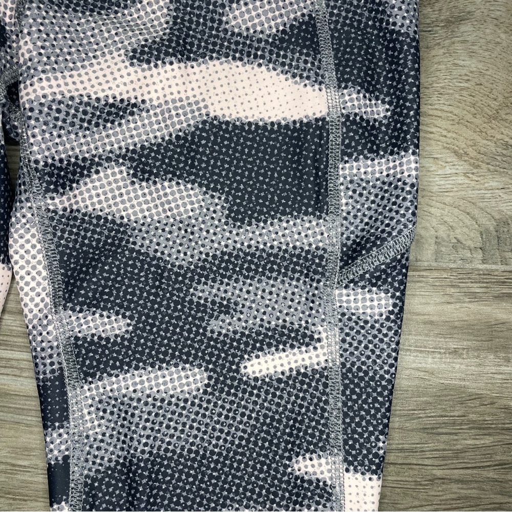 Xersion Women’s High Rise 7/8 Ankle - Picture 2 of 5